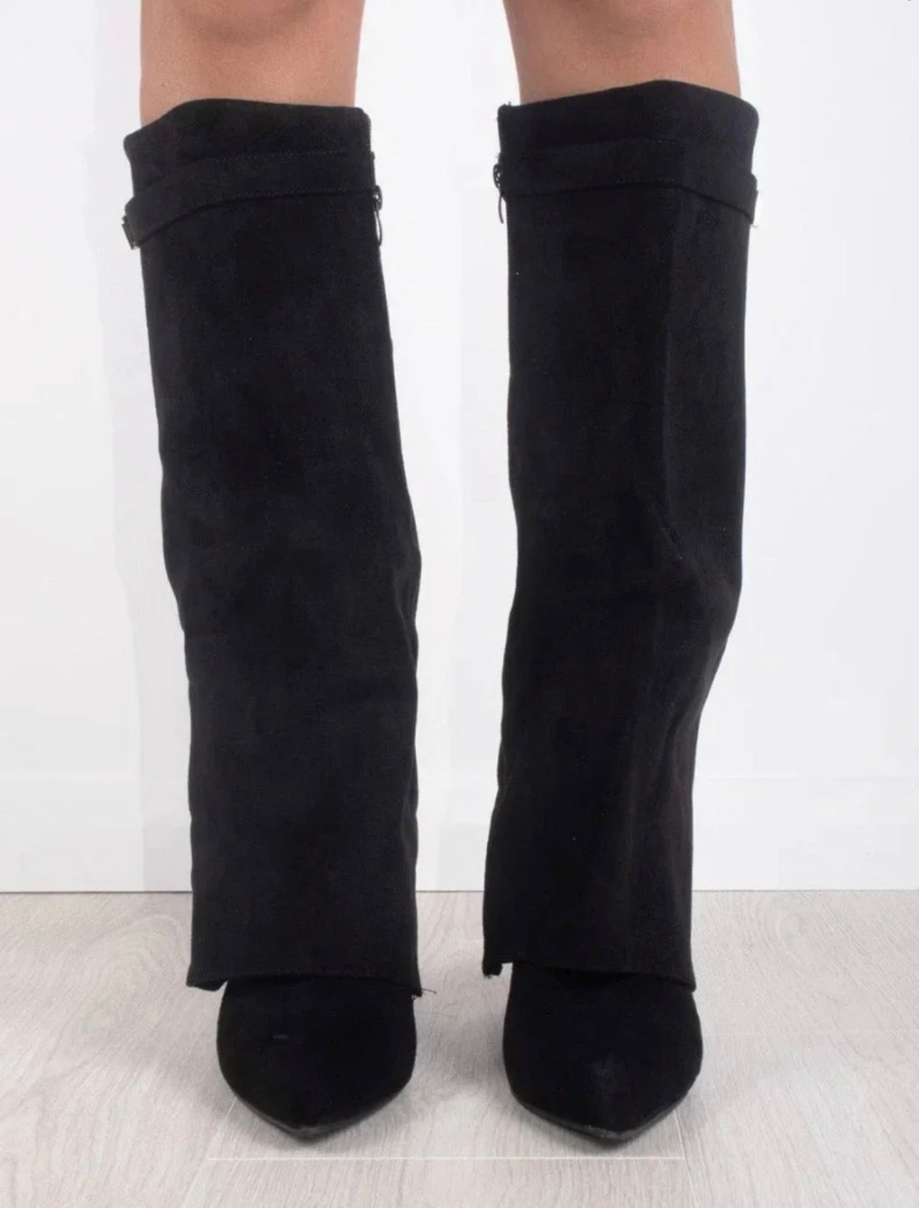 Lucia Voss Suede Black Boots