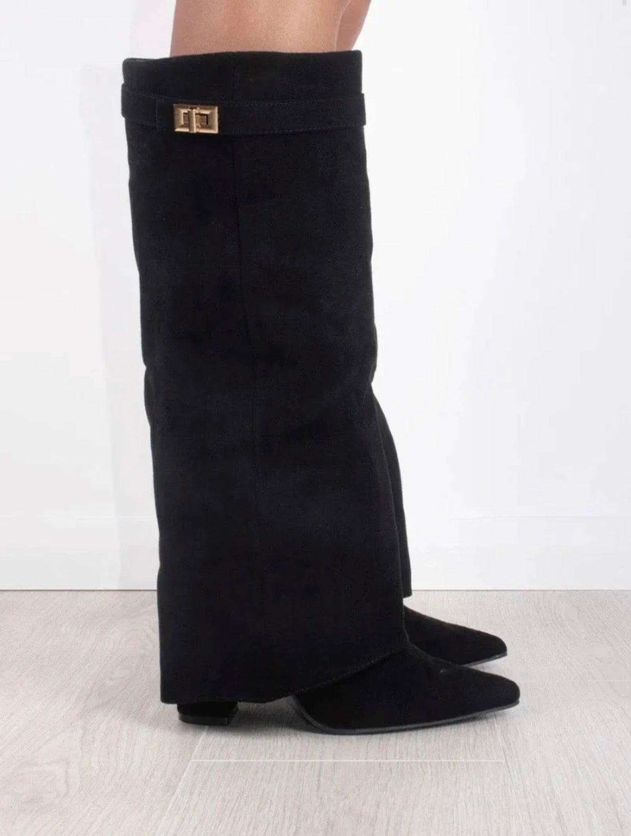 Lucia Voss Suede Black Boots